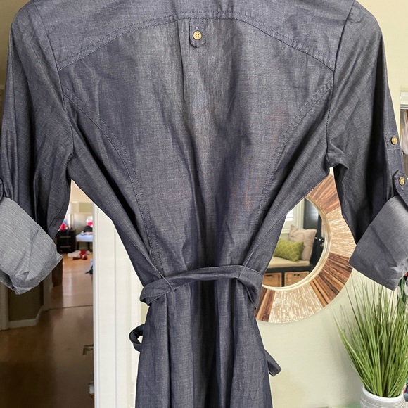 Express Demin button down shirt dress. Matching belt. Worn once. Size 6 - Picture 4 of 4